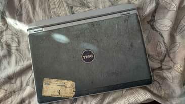 A picture of Dell laptop