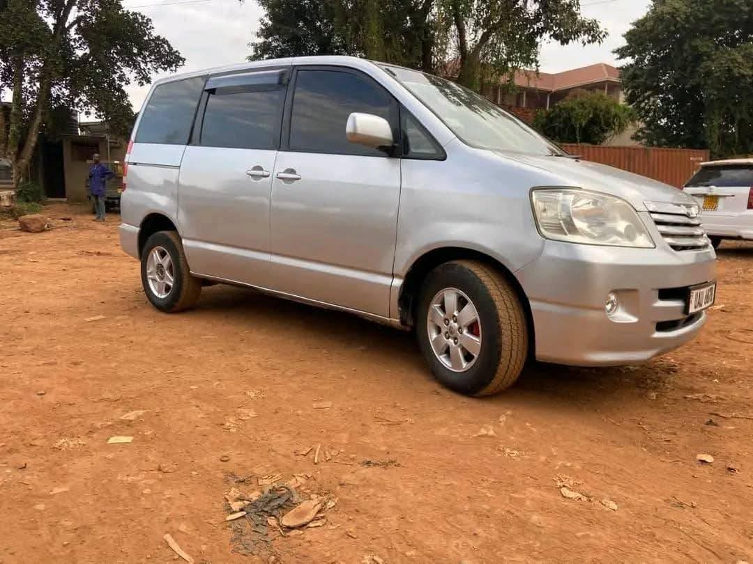 A picture of 2004 Toyota new shape