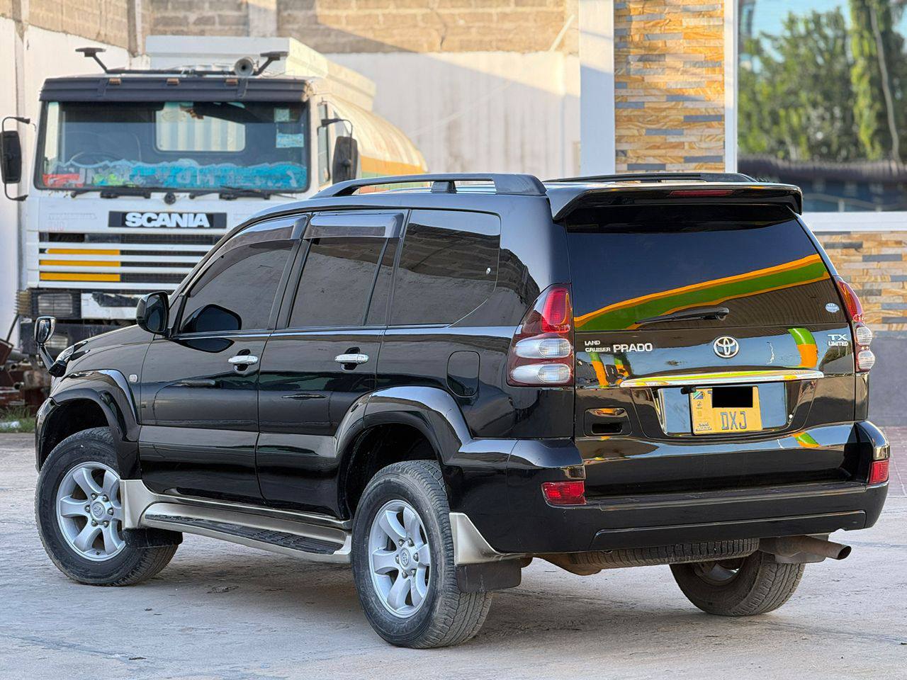 A picture of TOYOTA PRADO 120 NZUR SANA