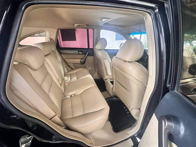 A picture of 09Honda crv suv