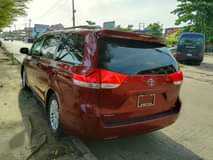 A picture of 2011 Toyota sienna Price 9 5m Location Amuwo odofin Lagos