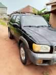 A picture of Nissan Pathfinder 2002