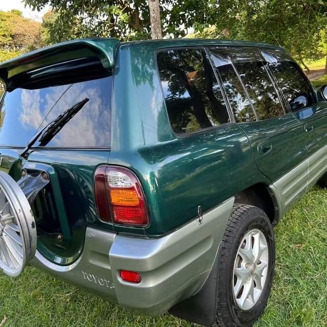 A picture of Rav 4 OLD model 0768718127