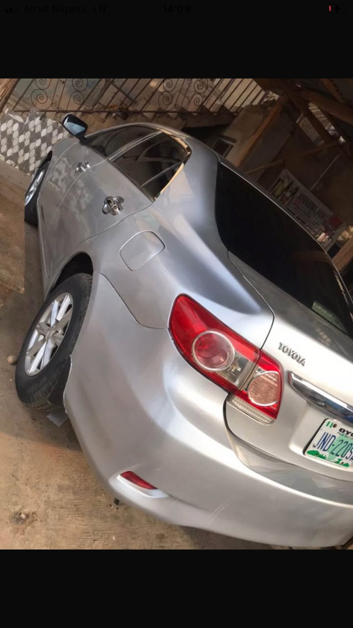 A picture of Toyota Corolla manual 08029557355