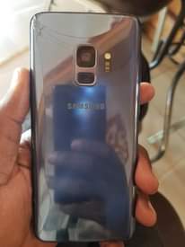 A picture of SAMSUNG S9. AT 180000