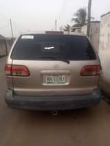 A picture of Toyota sienna pure first body is available with good condition