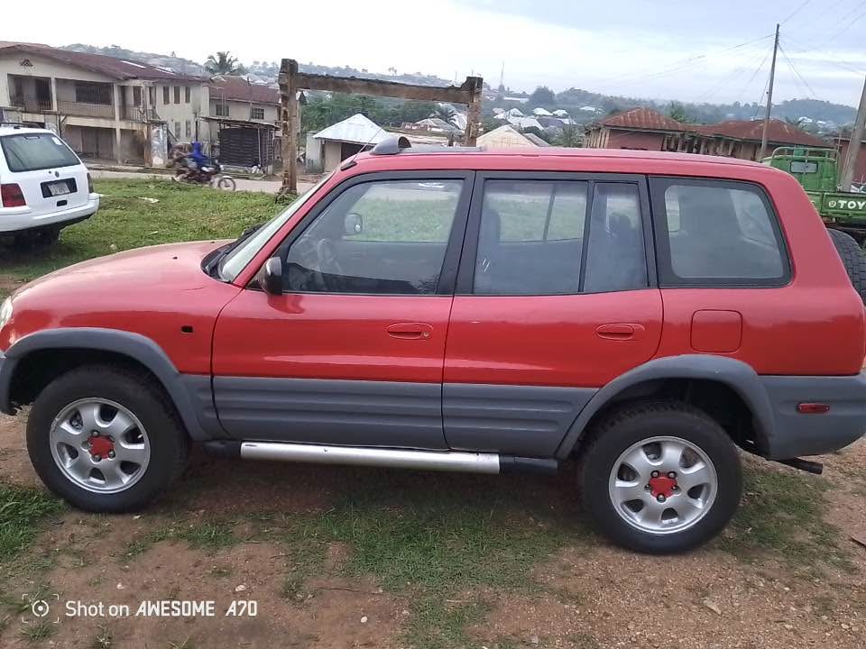 A picture of Toyota RAV4 2000