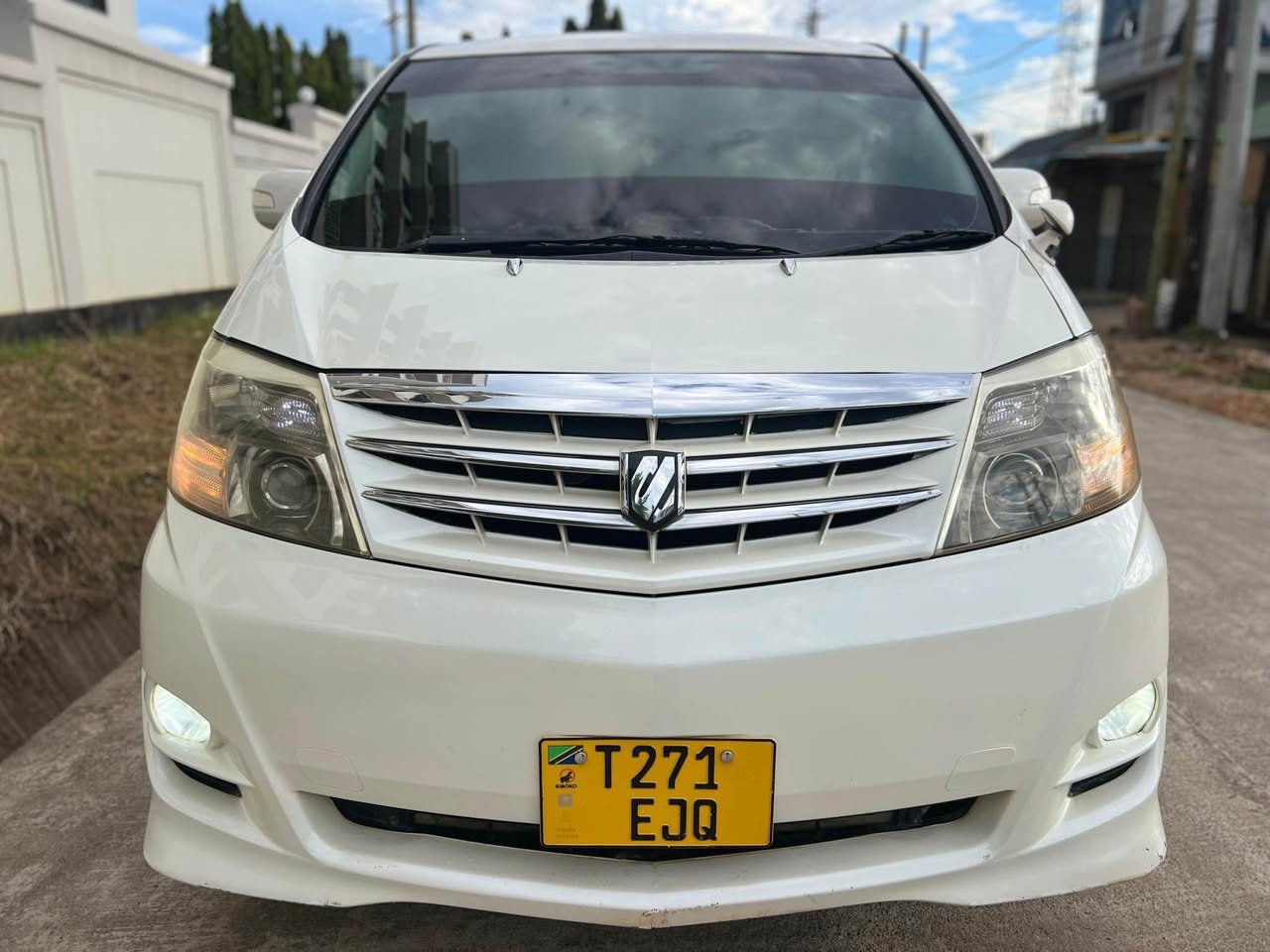 A picture of Toyota Alphard