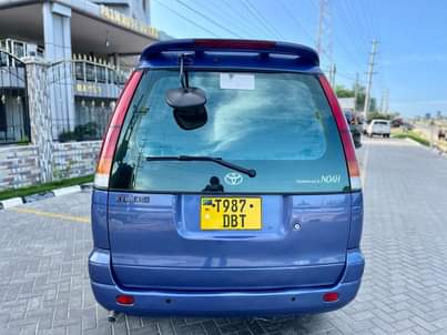 A picture of Toyota Noah gari kali saaana Bei ml 14 sr40 No