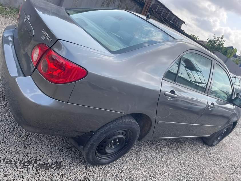 A picture of TOYOTA COROLLA 2007