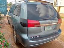 A picture of Toyota sienna 04 xle Painted on first body Working perfectly