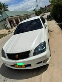 A picture of Crown Athletic...mL 15 namba E..na....DY mL 13.8...maongezi kwenye gari 0713020919