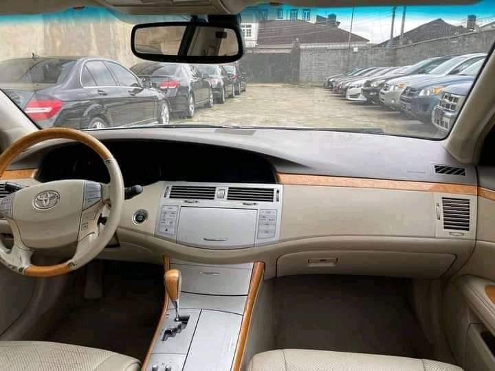 A picture of Toyota Avalon 2005 07036919566