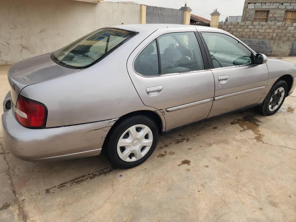 A picture of 2000 Nissan altima