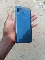 A picture of Samsung a20 hiii apa gb32 ram3 net4g njooo chp