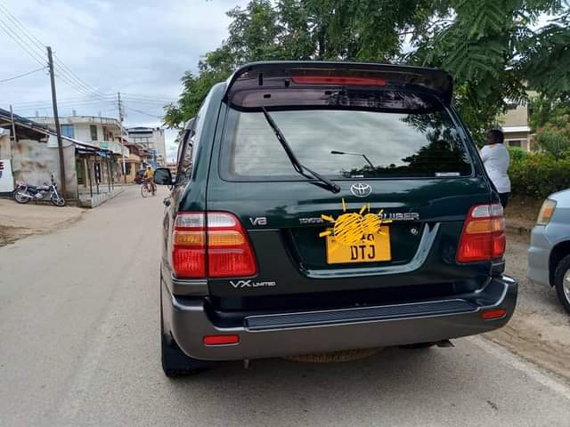 A picture of LANDCRUISER V8 VX