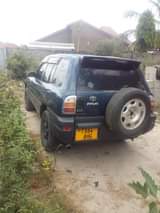 A picture of Rav4 nauza 4 mil gari nzuri safari popote engine haijaguswa