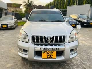 A picture of Toyota Prado diamond 120 bei ml 30 Spacio cc 1490