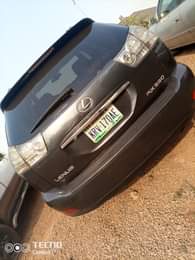 A picture of Belgium standard Lexus Rx330 06 first body with nothing to