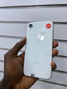 A picture of Iphone XR clean like new 780k whatsapp or call 0759979422