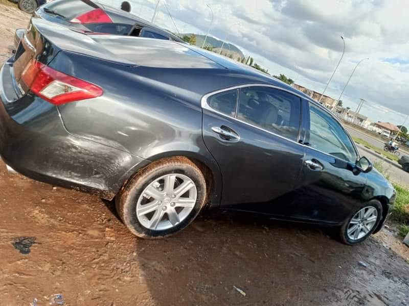 A picture of Distress sale 08 Lexus es350 with good Engine and Gear