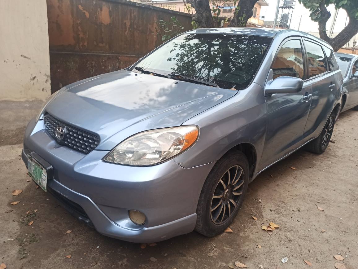 A picture of Toyota Matrix 2004