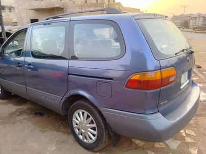 A picture of Ac working custom paper dey not first body but very