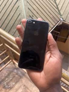 A picture of Iphone 7 128gb