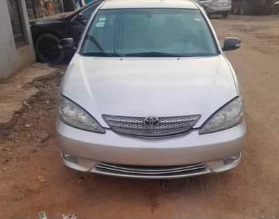 A picture of Firstbody clean TOYOTA CAMRY 2005 model Engine and gear and