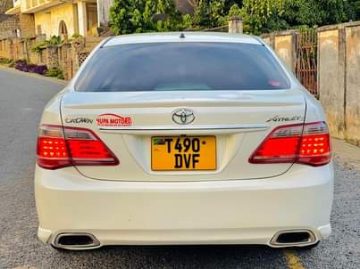 A picture of TOYOTA CROWN ATHLETE NEW MODEL GOOD NEW FOR SELL 17