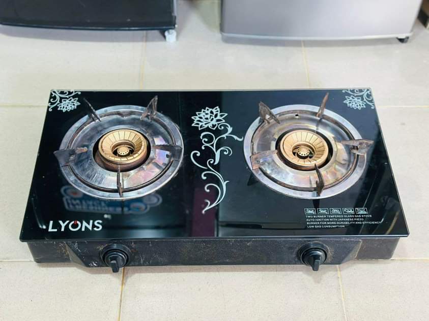 A picture of majiko ya gas ya kioo plate2 used.45 000 kila moja
