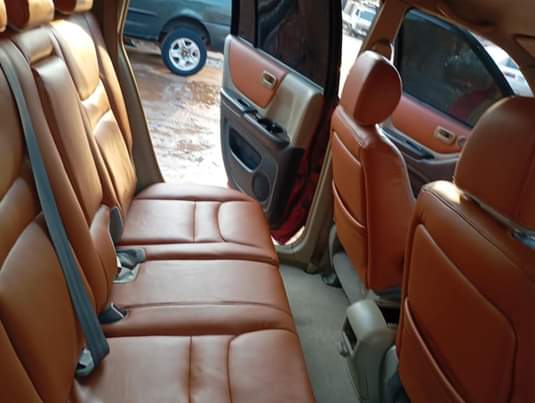 A picture of Toyota highlander 05