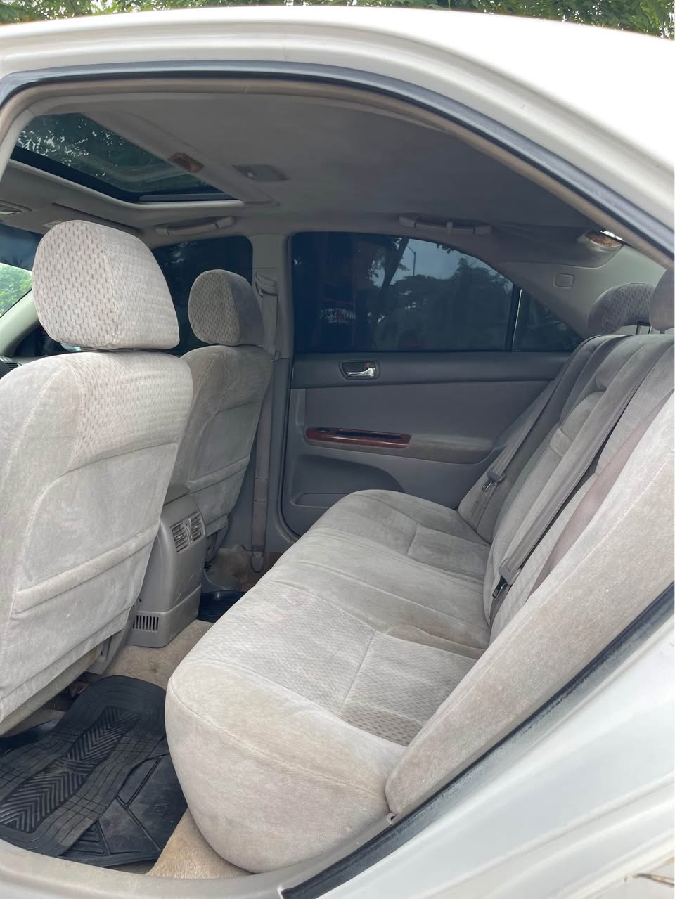 A picture of TOYOTA CAMRY 2004