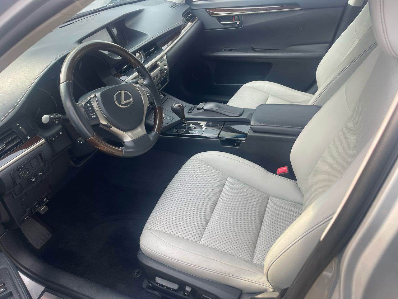 A picture of LEXUS ES 350