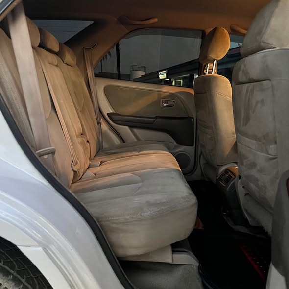 A picture of Toyota harrier old on sale price 14 8M0753322015