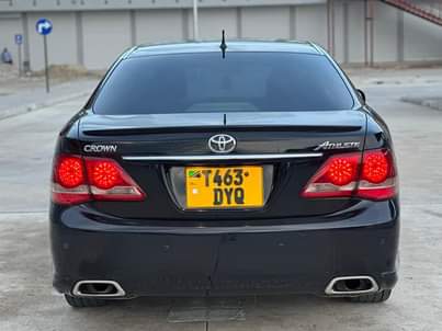 A picture of OFA OFA TOYOTA CROWN ATHLETE Year. 2010 Mileage. 82000km Cc.