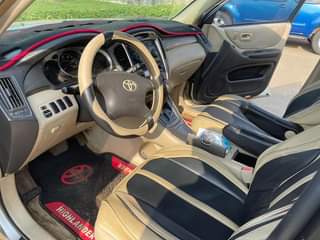 A picture of Toyota Highlander 2004