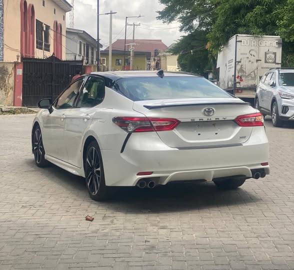 A picture of Toyota camry Xse
