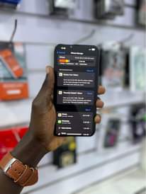 A picture of iPhone 13 Pro Max 256gb clean 2 3M like new