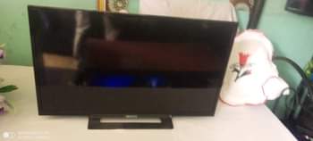 A picture of Mwenye kuwai tv nchi32 sony 200000 pamoja nafriji bei 100000