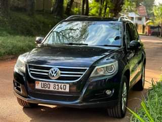 A picture of 2010 Volkswagen Tiguan