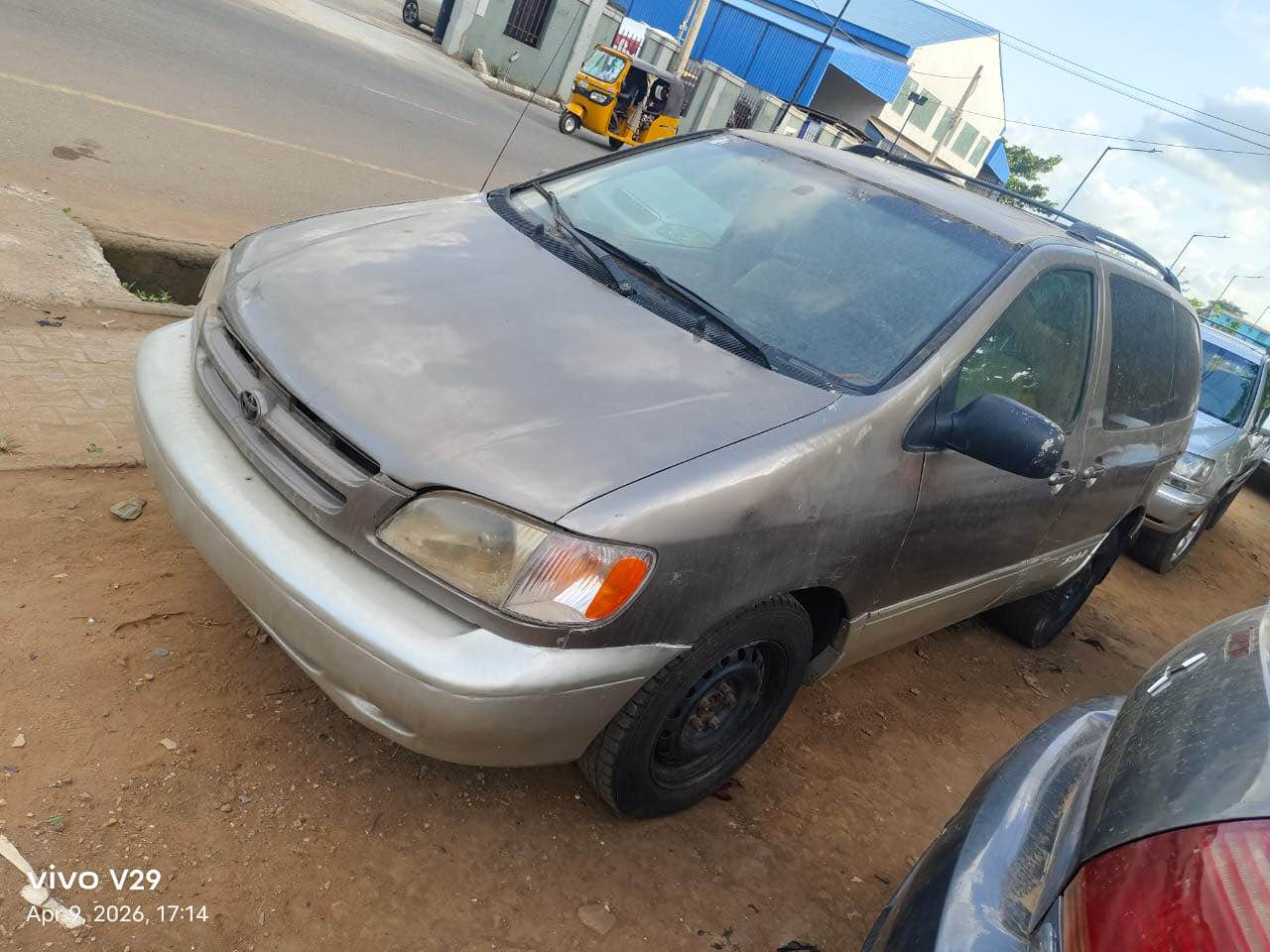 A picture of AWOOF DEAL TOYOTA SIENNA 2002 Family van in solid condition