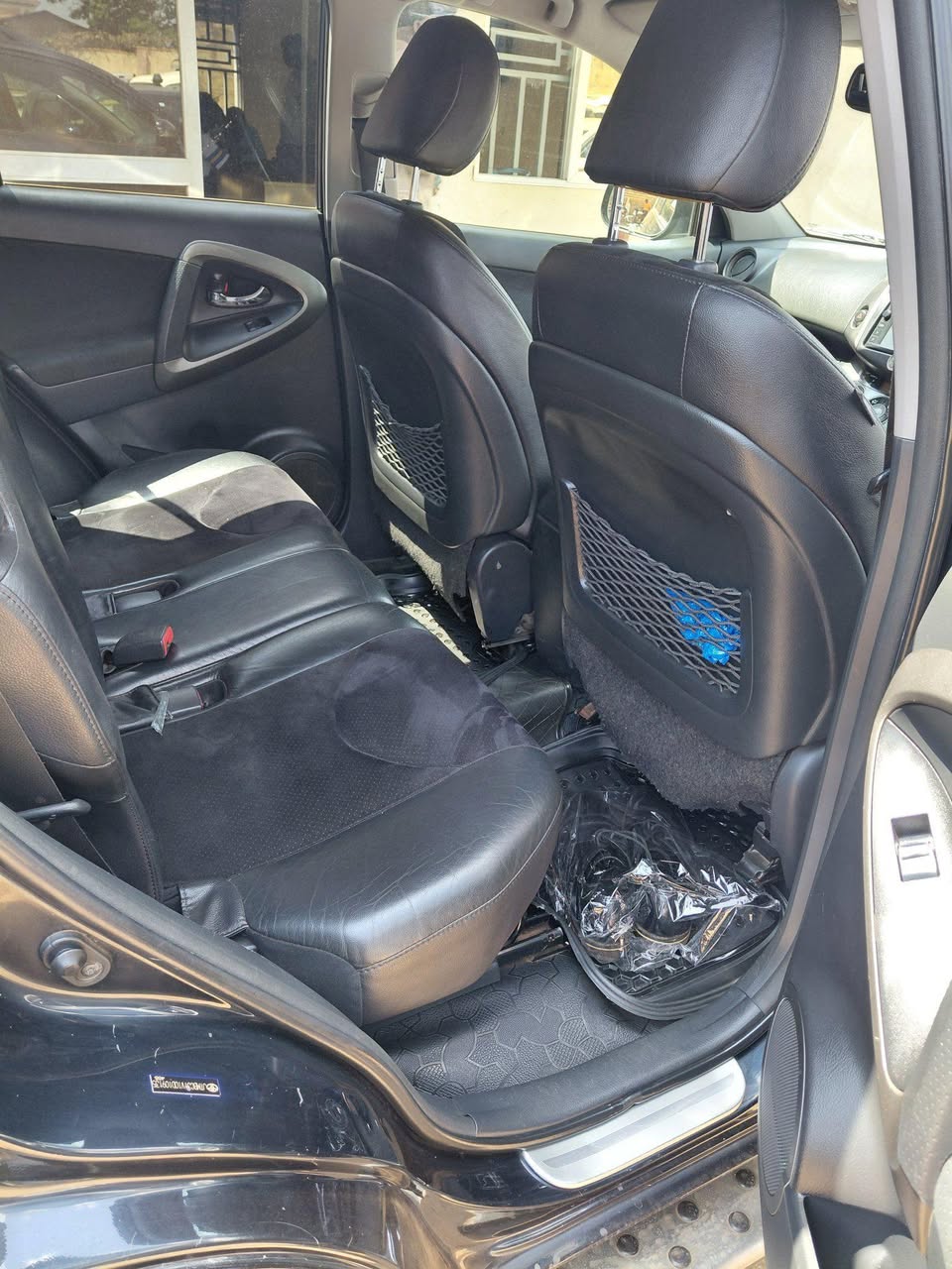 A picture of Rav4 UK with Diesel Manual 240speed 50m 0759700430