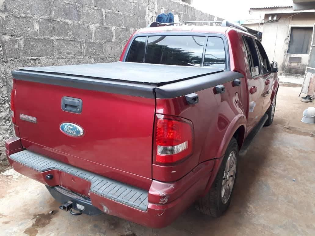 A picture of Ford explorer 2008 used