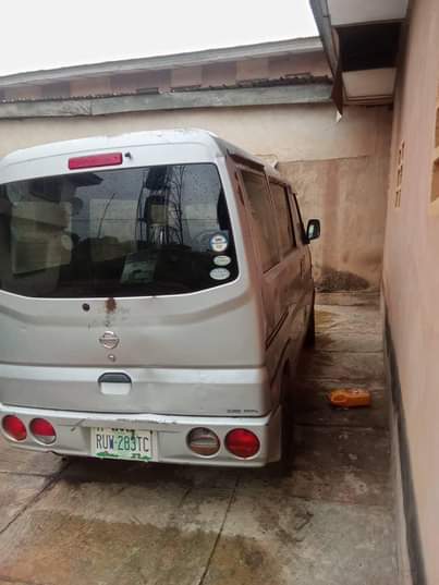 A picture of LUCKY BUYER MINI BUS 7 passenger Automatic toks standard came
