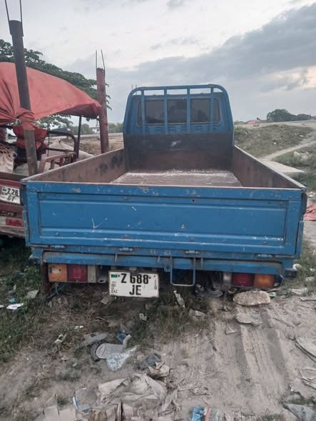 A picture of Isuzu 13 m