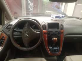 A picture of Lexus 300