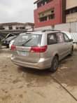 A picture of Toyota sienna 2005