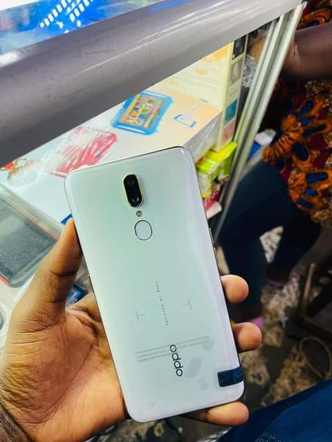 A picture of Oppo f11