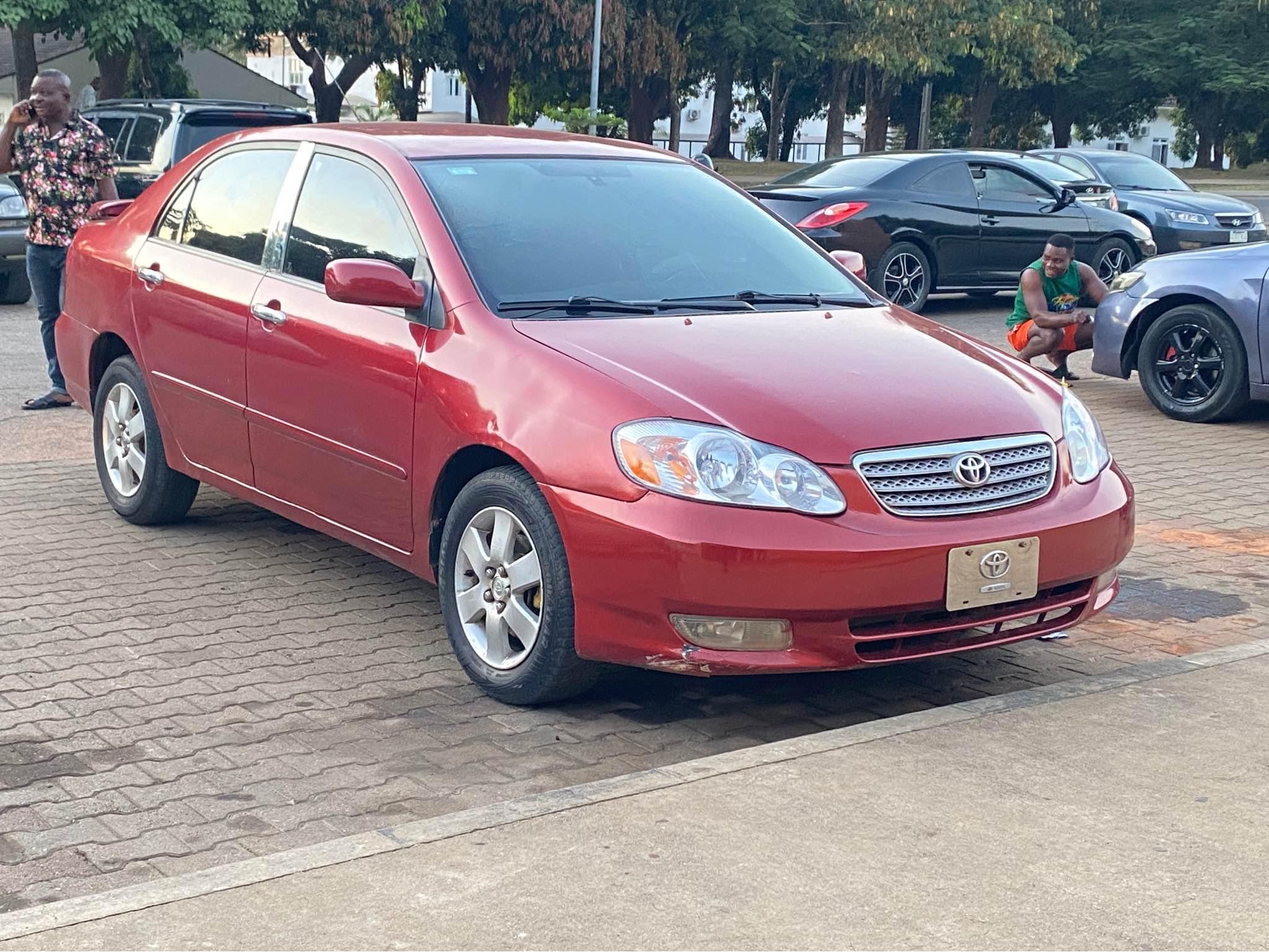 A picture of TOYOTA COROLLA 2004 manual